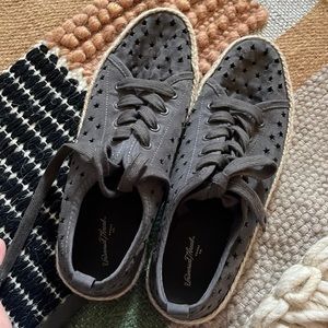 Universal Thread Star Sneakers